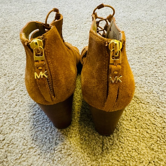 MICHAEL Michael Kors Elsie Cutout Lace-Up Bootie Size 7 - Picture 8 of 8